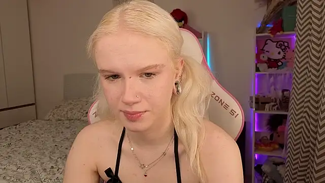 Mia WaterFall online show from March 14, 2026, 3:23 am