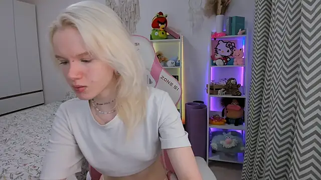 Snapshot of Mia_WaterFall chatting on February 13, 2026, 3:28 am Mia WaterFall online show from February 13, 2026, 3:28 am