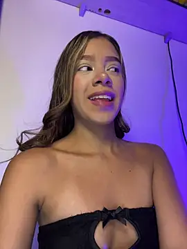 Snapshot of BellaMoon_ chatting on February 18, 2026, 1:18 pm BellaMoon online show from February 18, 2026, 1:18 pm