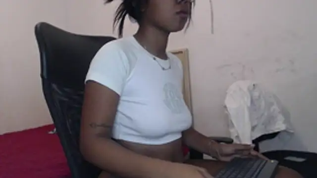 Snapshot of girl_sexy27 chatting on February 28, 2026, 2:28 pm girl sexy27 online show from February 28, 2026, 2:28 pm