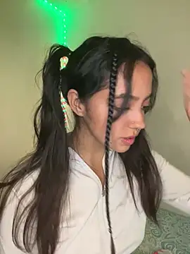 laraa rous online show from March 17, 2026, 2:36 am