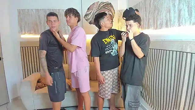 Snapshot of friendslikeplay chatting on February 9, 2026, 10:08 pm friendslikeplay online show from February 9, 2026, 10:08 pm