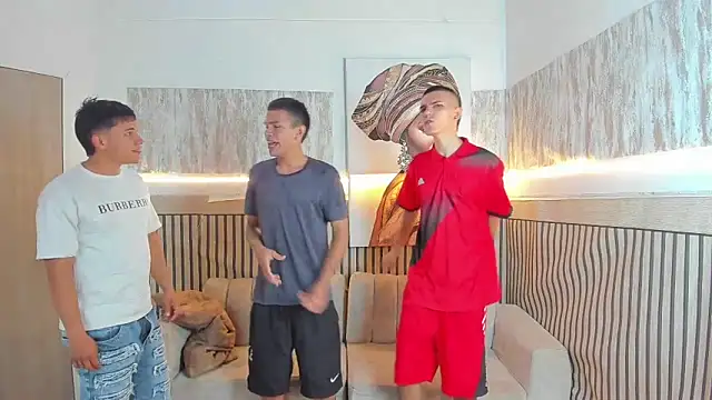 Snapshot of friendslikeplay chatting on February 10, 2026, 9:14 pm friendslikeplay online show from February 10, 2026, 9:14 pm