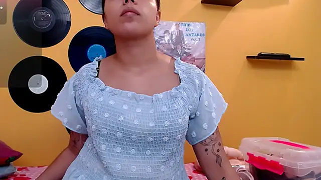 juliette18rose online show from June 11, 2026, 7:44 pm