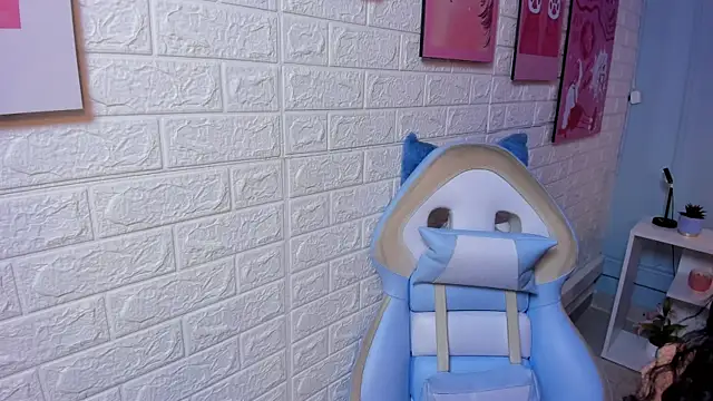 Dany Moon  online show from March 17, 2026, 3:42 am