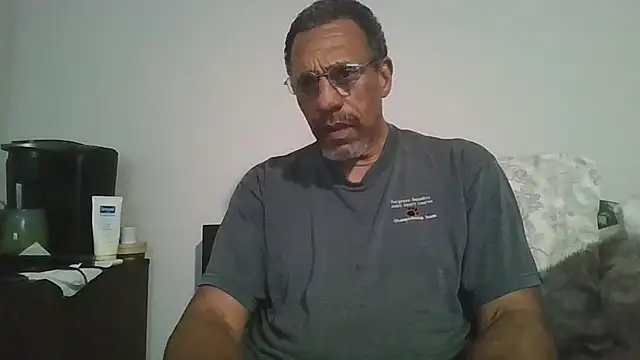 swimmer2496 online show from March 8, 2026, 7:11 am