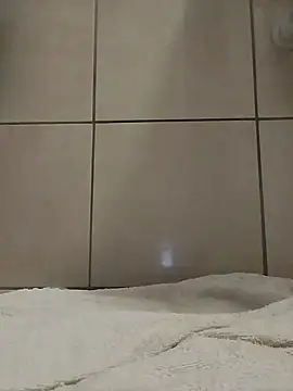 01Wetlips online show from April 14, 2026, 2:16 am