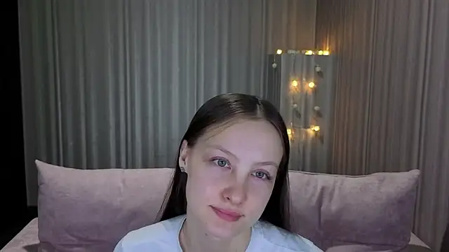 RoxyRay  online show from January 18, 2026, 2:15 am