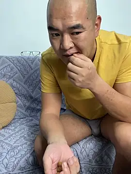 xiaotiantian-10 online show from March 23, 2026, 1:22 pm