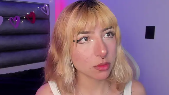 Snapshot of adhalee_js chatting on February 18, 2026, 8:27 pm adhalee js online show from February 18, 2026, 8:27 pm