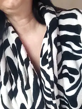 AliceSwan57 online show from April 13, 2026, 4:05 am