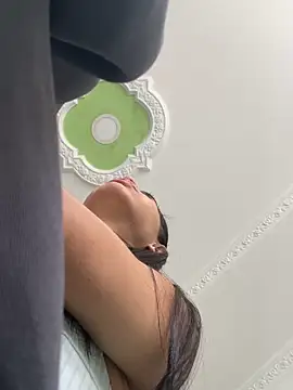 JuliaaVega online show from March 9, 2026, 12:52 pm