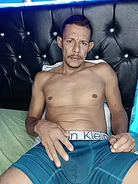 juanmaur22 online show from February 14, 2026, 12:16 pm