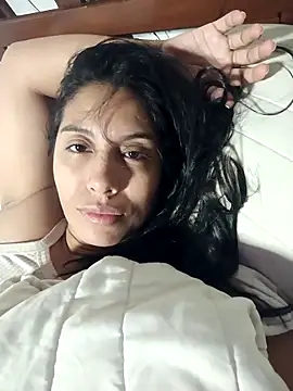 LizaLorini online show from April 16, 2026, 1:23 pm