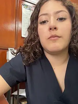 Snapshot of lizzy_luminair chatting on February 17, 2026, 7:00 pm lizzy luminair online show from February 17, 2026, 7:00 pm