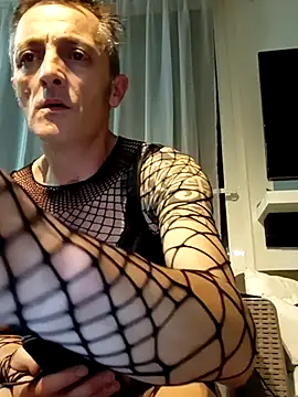 SophienewCDplayer online show from April 13, 2026, 12:03 am