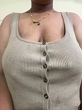 Snapshot of Real_Roma chatting on February 18, 2026, 12:41 am Real Roma online show from February 18, 2026, 12:41 am