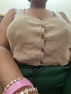 Snapshot of Real_Roma chatting on February 23, 2026, 10:10 pm Real Roma online show from February 23, 2026, 10:10 pm