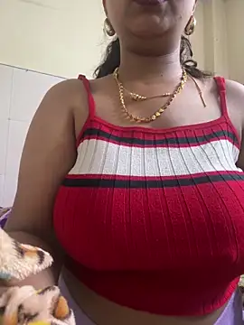 Snapshot of Real_Roma chatting on February 15, 2026, 11:25 pm Real Roma online show from February 15, 2026, 11:25 pm