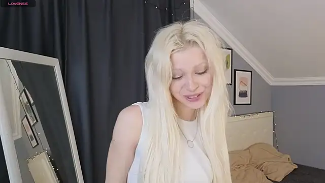 Naomi Demio online show from April 4, 2026, 12:34 pm