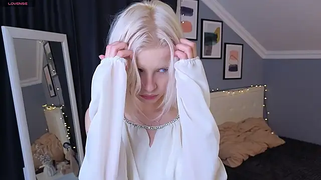 Naomi Demio online show from March 25, 2026, 12:37 pm