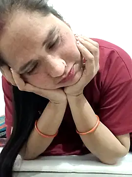 Cute-karisma1234 online show from February 27, 2026, 5:24 pm