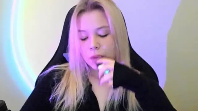 Lulu Di online show from February 21, 2026, 5:09 am