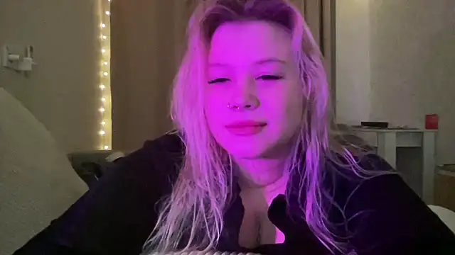 Lulu Di online show from March 24, 2026, 9:04 pm