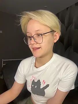 LuunaDorean online show from February 9, 2026, 10:24 am