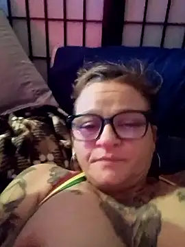 LyricRose85 online show from March 18, 2026, 1:24 pm