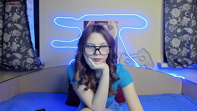 Snapshot of EmberVexen chatting on February 5, 2026, 1:23 am EmberVexen online show from February 5, 2026, 1:23 am