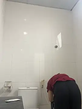 Lyn-be99 online show from February 17, 2026, 9:17 am