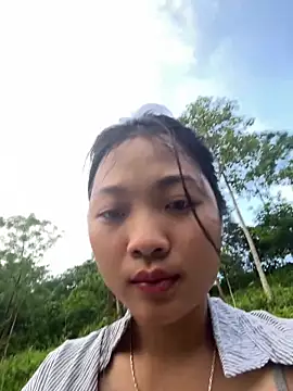 Lyn-be99 online show from May 19, 2026, 10:44 am