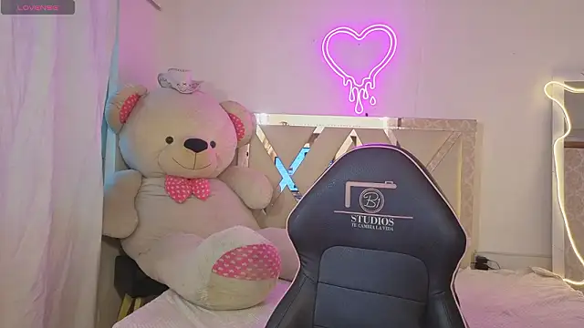 SABRIINA TAY online show from March 16, 2026, 11:36 am