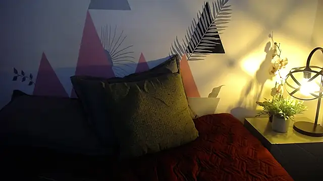 Snapshot of Minibombom chatting on February 19, 2026, 12:57 pm Minibombom online show from February 19, 2026, 12:57 pm