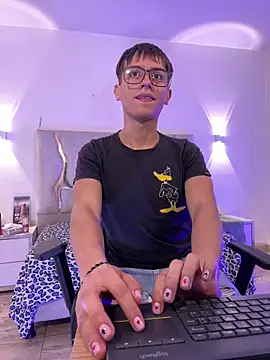 EVAN TAY online show from February 1, 2026, 3:16 am