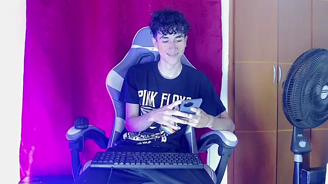 Johnny cagee  online show from February 6, 2026, 11:45 pm