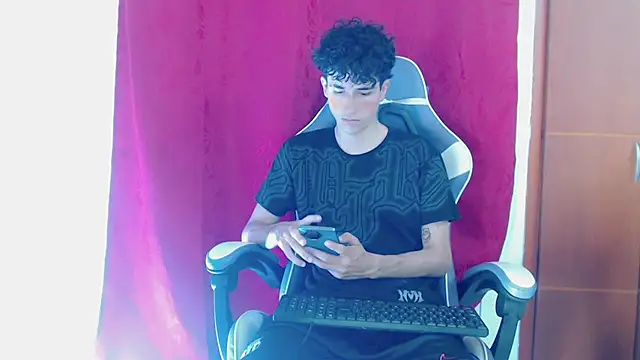 Johnny cagee  online show from February 12, 2026, 11:15 pm