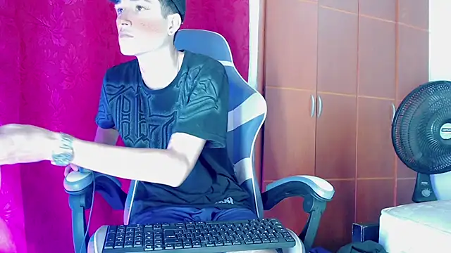 Johnny cagee  online show from February 3, 2026, 1:27 am