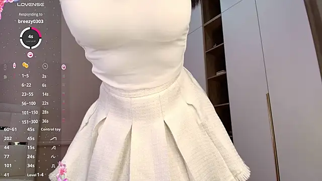 laumalove online show from May 31, 2026, 3:34 am