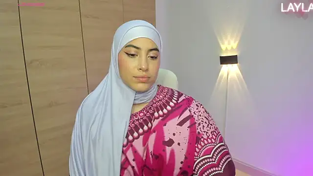 LAY LA  online show from April 21, 2026, 10:16 pm