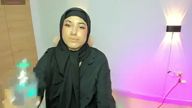 LAY LA  online show from April 14, 2026, 9:53 pm