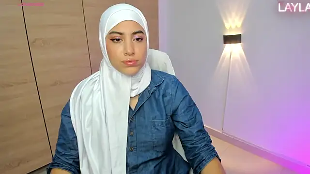 LAY LA  online show from April 23, 2026, 9:05 pm