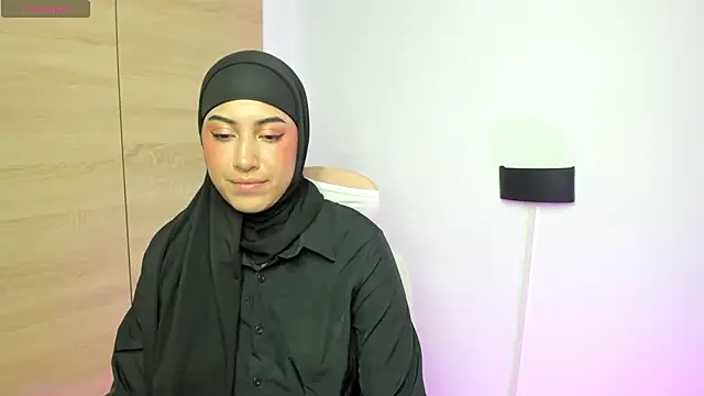 LAY LA  online show from February 25, 2026, 10:42 pm