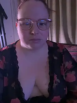 Sarahtjeuh  online show from April 15, 2026, 10:21 pm