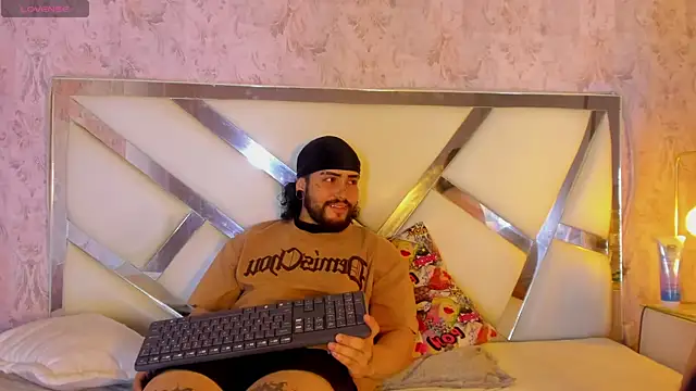 Snapshot of Benny_and_Mark chatting on February 6, 2026, 3:57 am Benny and Mark online show from February 6, 2026, 3:57 am