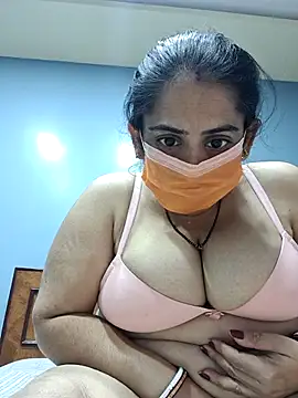 diyam4002 online show from February 6, 2026, 2:13 pm