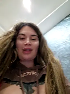 Snapshot of TattooGirlAlia chatting on January 5, 2025, 7:39 pm TattooGirlAlia online show from January 5, 2025, 7:39 pm