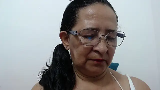 ElizabethMiler online show from July 10, 2026, 1:16 am