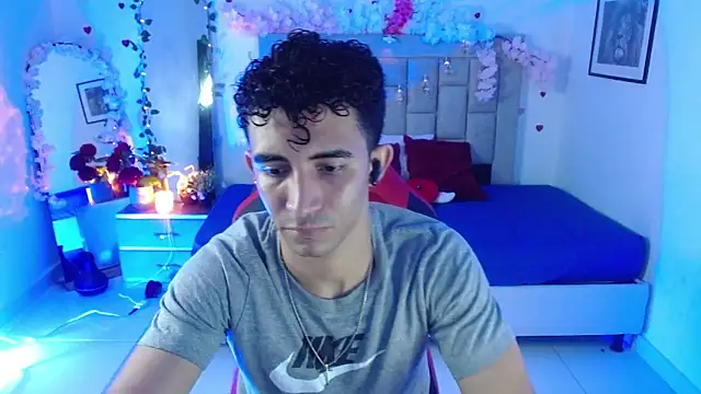 Caius fox online show from April 7, 2026, 11:23 am